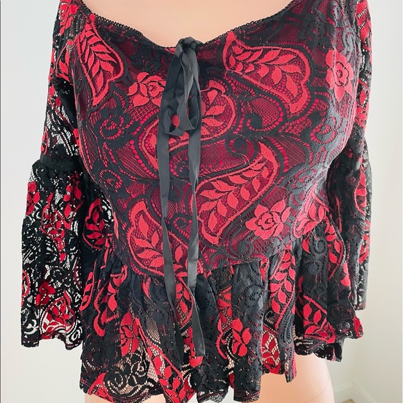 NWT $155 ROMEO & JULIET COUTURE Bohemian Black and Red LACE PEASANT TOP S - Picture 11 of 11